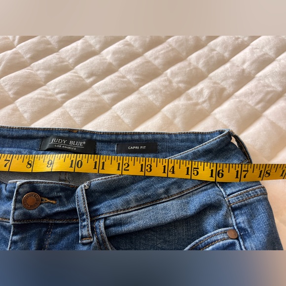 Judy Blue Distressed Capri jeans 16w - Picture 9 of 12